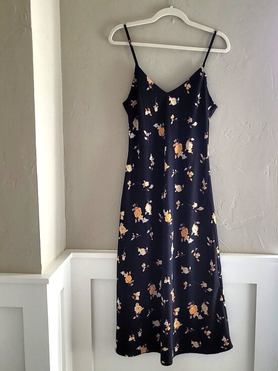 Forever 21 Dresses & Skirts - Silky Floral Slip Dress